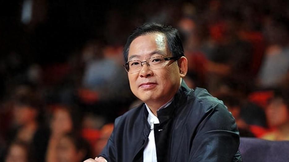 在春晚唱了一首歌，被封杀14年，今身价过亿，全部无偿捐献给祖国