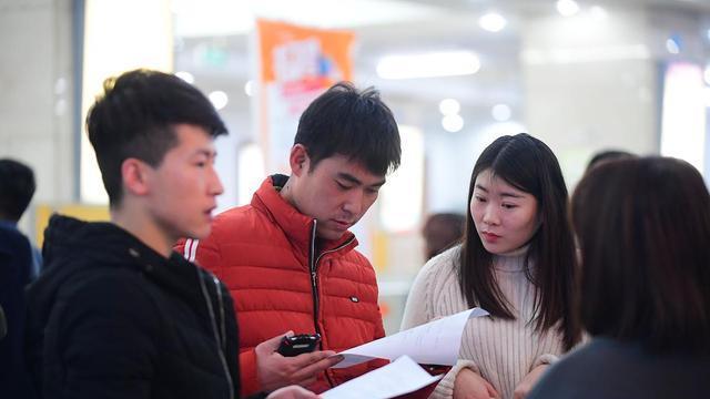 求职|满满的证书和荣誉，却依旧不如本科学历，专科生真的没有未来？