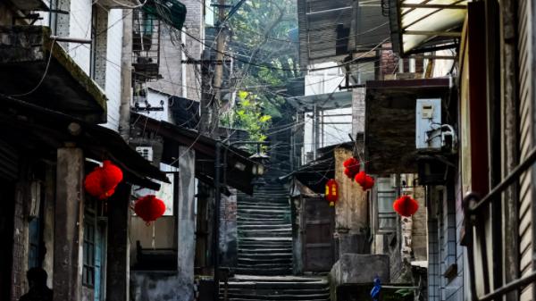 重庆|重庆有一处天上的街市，它没有洪崖洞人多，是本地人很喜欢的打卡地