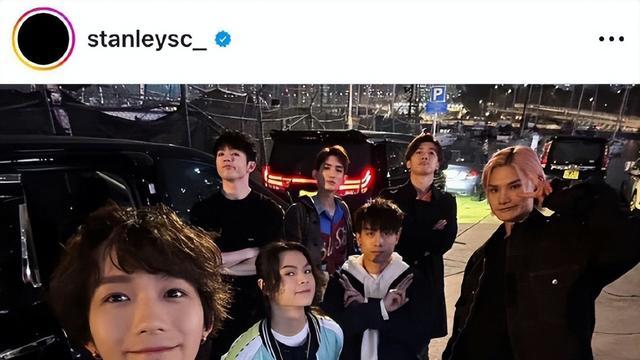 这一夜，刘德华跟香港顶流合影并撕开了他们的遮羞布