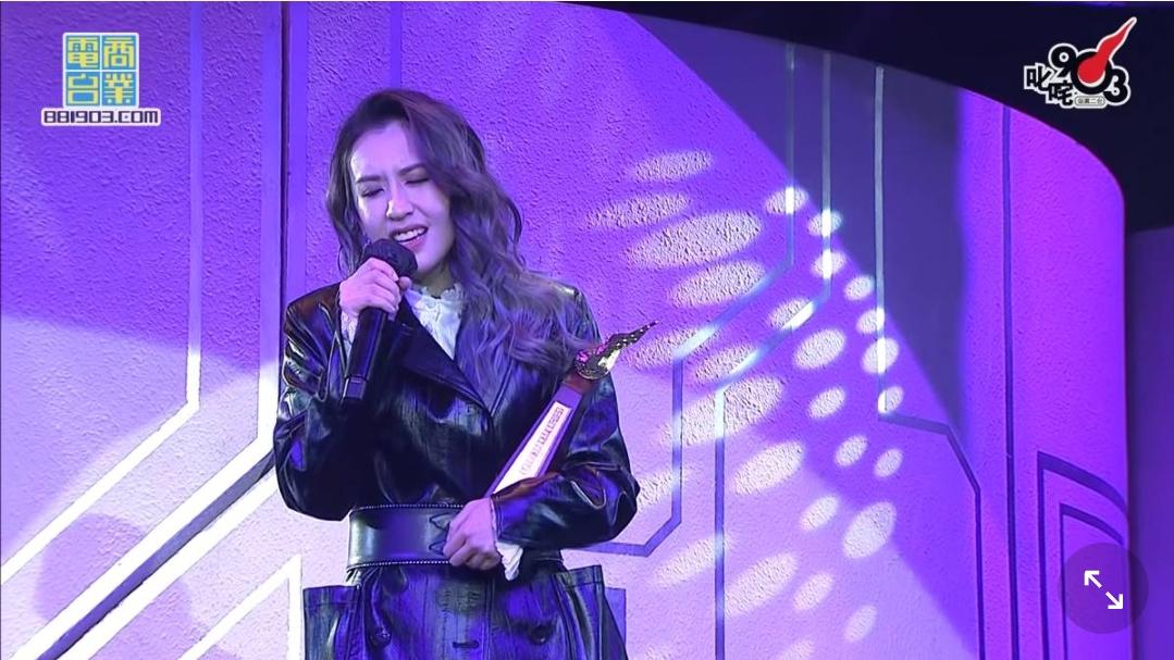 加盟华纳十年被忽略，香港歌手熬完合约即发文：我仍不知名且贫穷