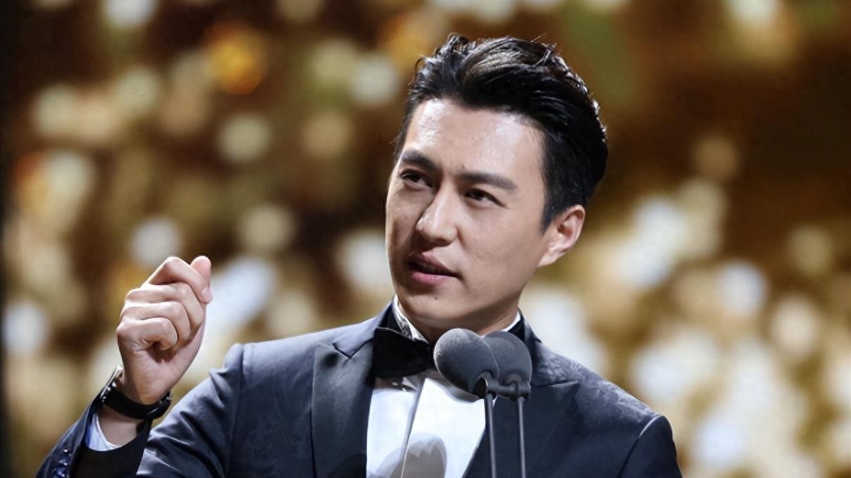 原来她就是靳东的亲妹妹，怪不得能够大火，网友不满：骗了我们41年