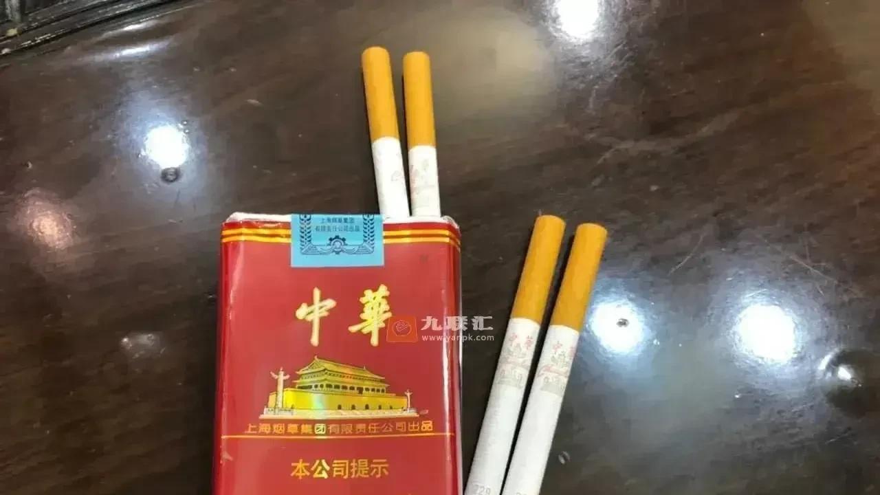 广东广州，一男子花1480元购买2条中华香烟，刚抽一口就觉不对劲！