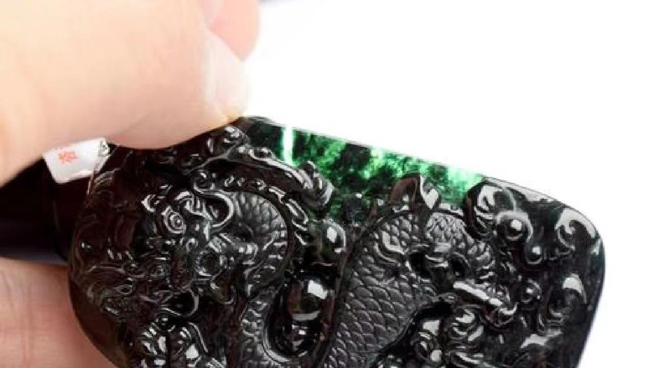 |墨翠鉴赏-如何挑选品质优良的墨翠