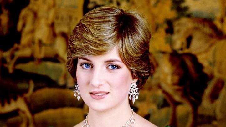 戴安娜|1994年，查尔斯承认出轨卡米拉，戴安娜把裙子领口“挖”去一大块