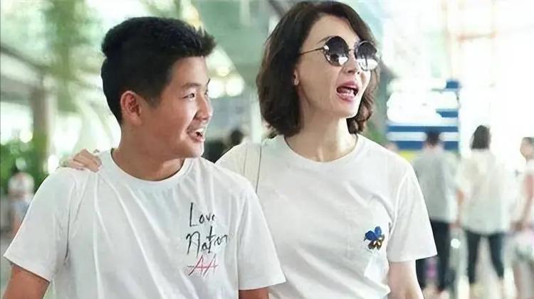 王惠|为继子终身不育，为继女隐婚10年，娱乐圈的后妈女星，只服这3位