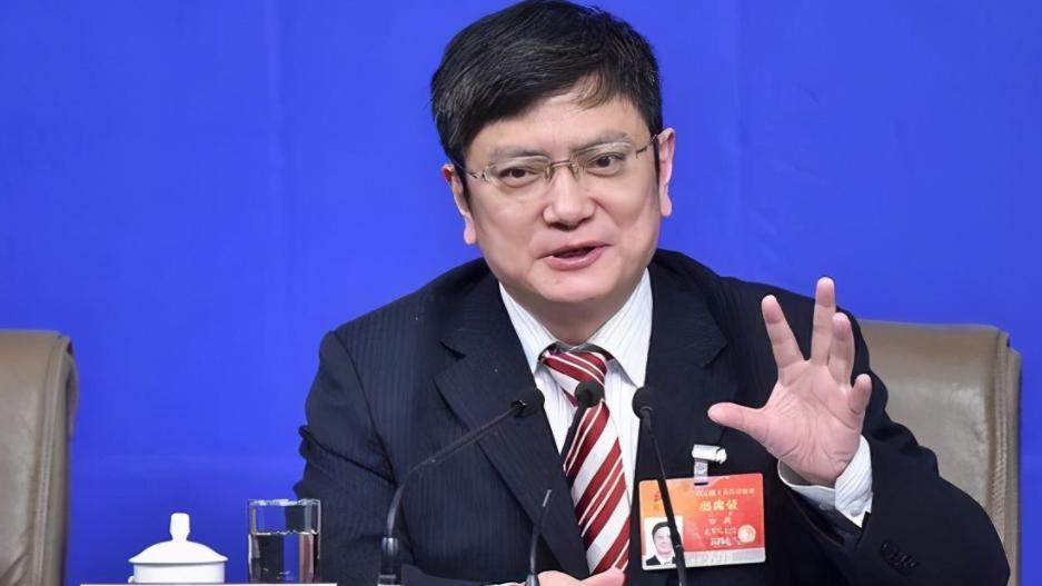 |“网红”校长郑强卸任后，现身参加综艺节目，颇有老胡的潜质