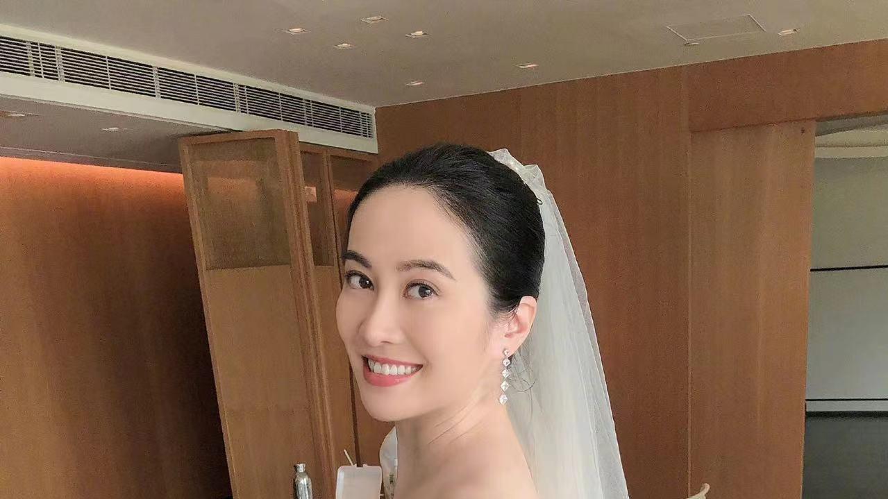 43岁叶璇疑嫁入豪门！老公年轻帅气多金，择偶二十几年终于成家了