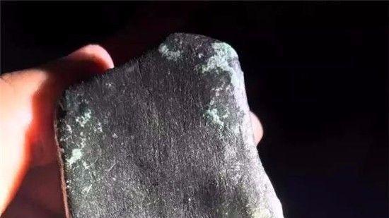 翡翠原石的“油性”到底是什么意思？?