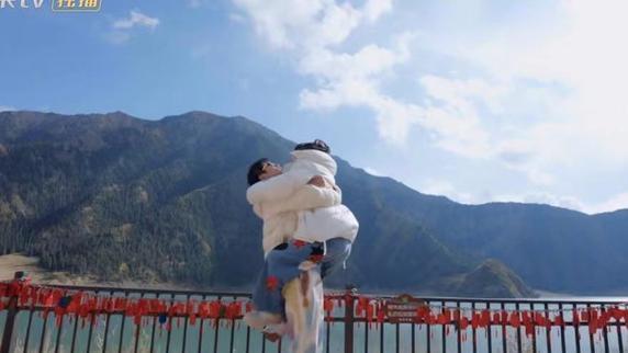 金莎孙丞潇相差19岁的爱情，获其他嘉宾们的力挺，朱丹认为特别棒