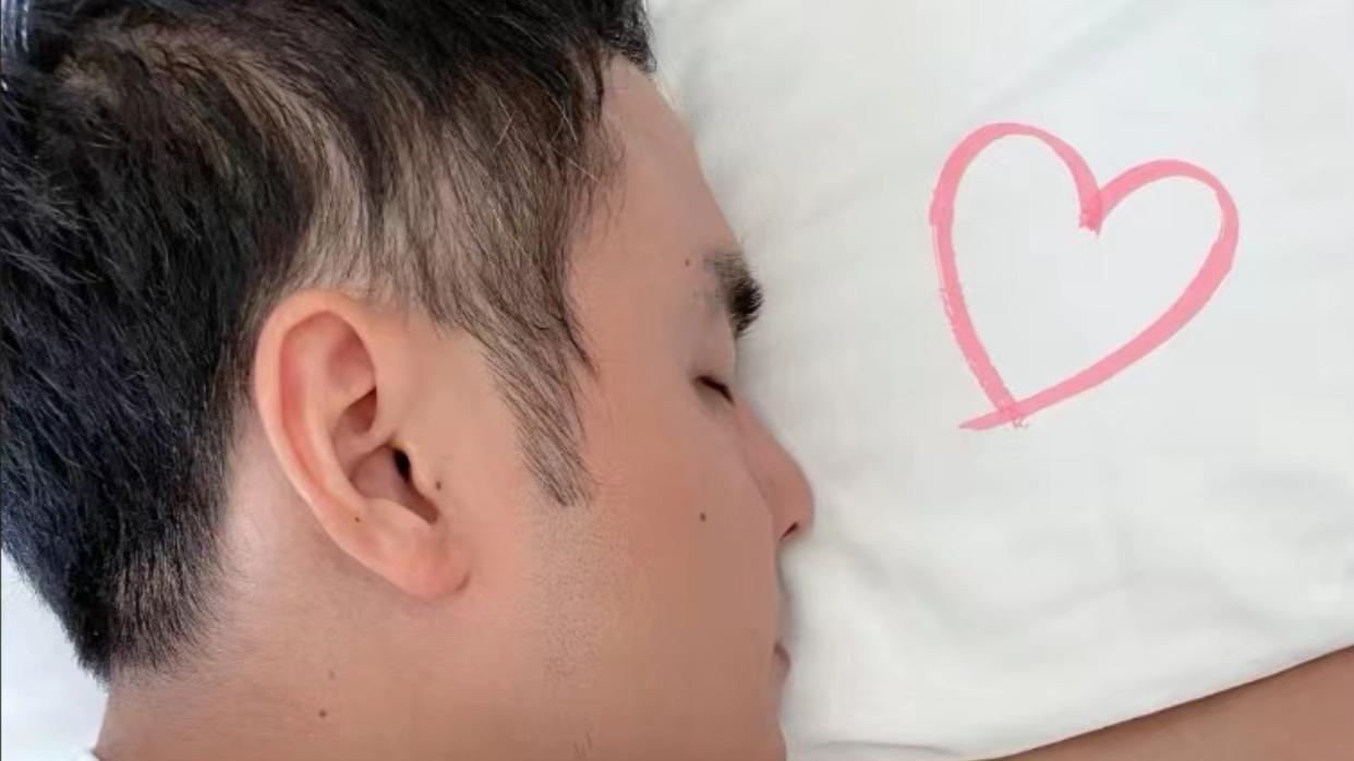 43岁明道二胎得女，亲哥一家三口惨死3年半，他被儿女双全治愈