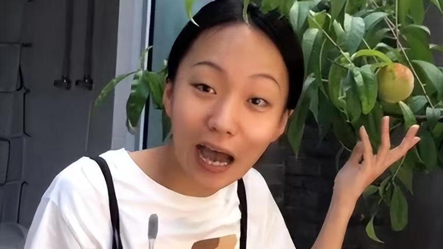 邵雨轩|“疯产姐妹”邵雨轩遭网暴，停更疑被骂退网，张小花沉默引争议！