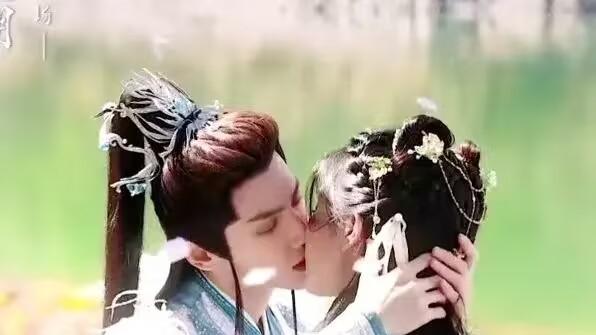 吻戏|《长月烬明》里，罗云熙和白鹿的吻戏，是真吻还是借位？