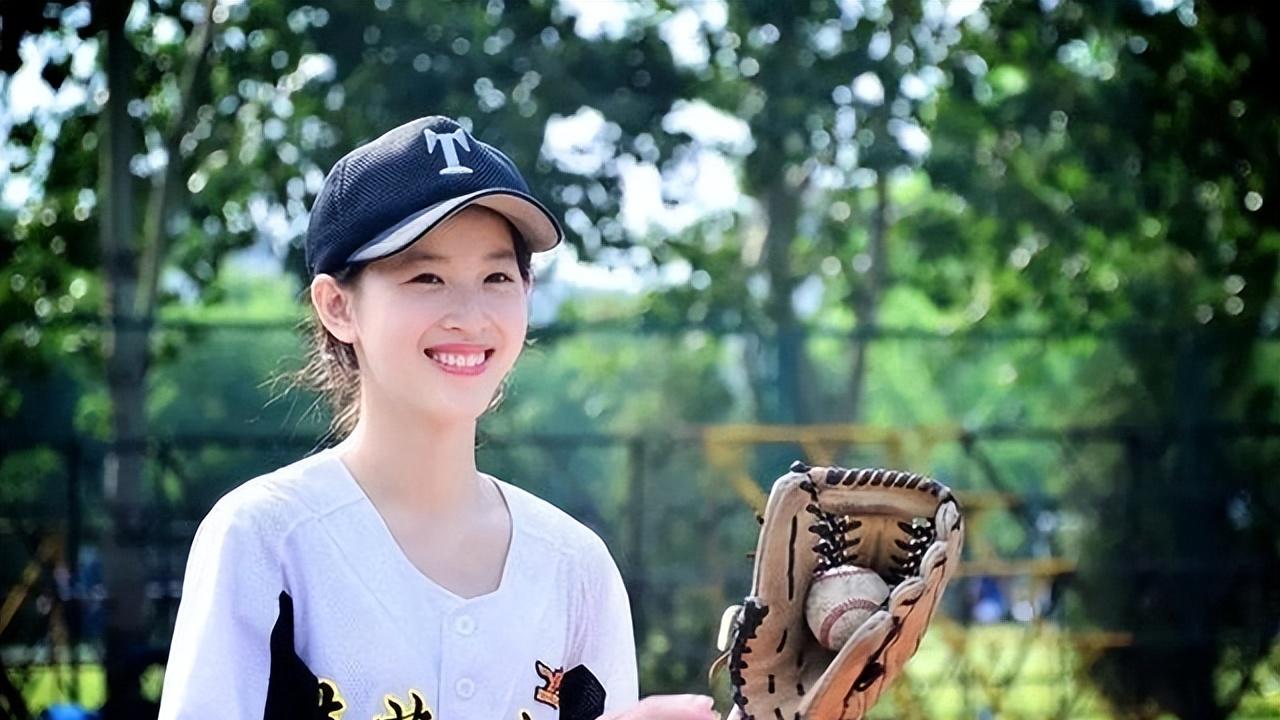 章泽天|同为清华才女，武亦姝会是下一个“奶茶妹妹”吗？两人差距很明显