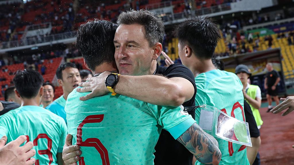 离了大谱！中超管理闹大笑话，球迷：论不职业，我们是职业的