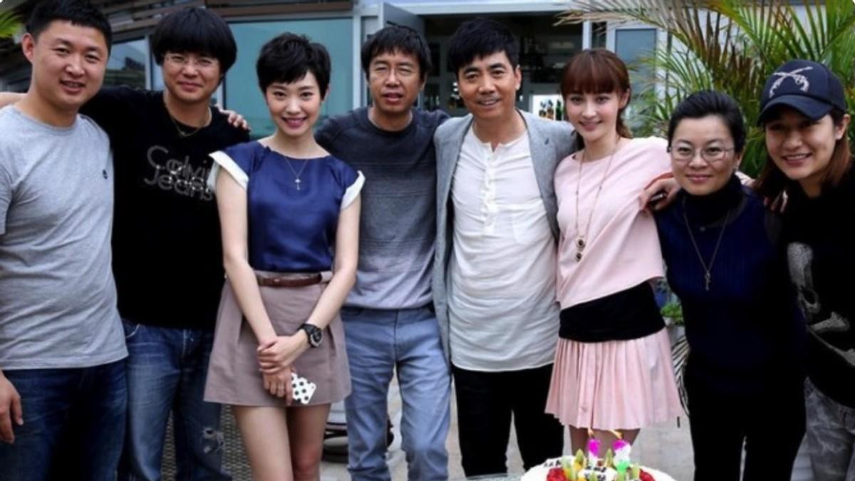 收手吧王阳，45岁王阳和小22岁李兰迪演情侣，吻戏被嘲晚节不保