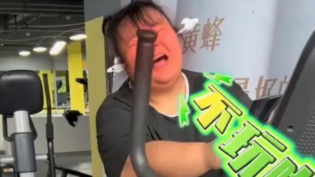 教练 悲痛！22岁312斤网红猝死，教练不顾哭嚎逼减肥，父母摆遗像维权