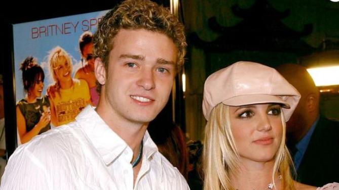 布兰妮曝曾为贾老板堕胎，贾斯丁被骂上热搜不回应，网友扒出女方早年歌曲已透露！