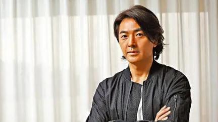 56岁郑伊健不复当年，发福憔悴让人认不出来，身家数亿膝下无子