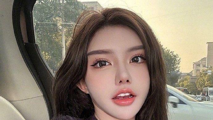 韩安冉在长沙被偶遇，苹果肌变形，让女儿请假旅游，教育一言难尽