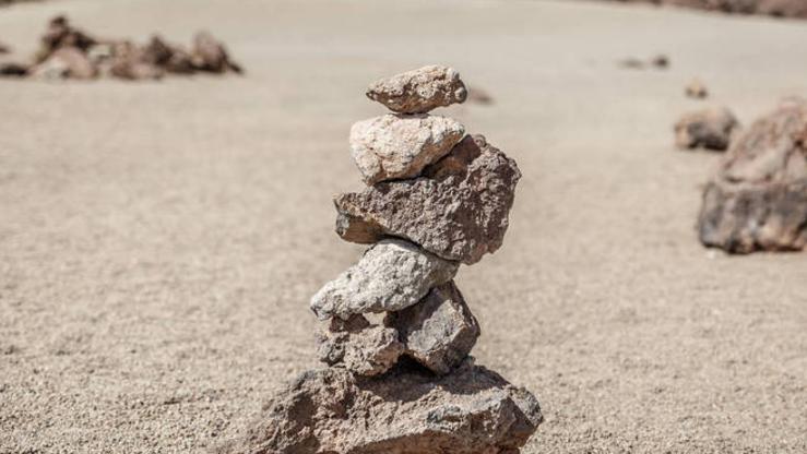 戈壁|在沙漠中看到“石头”，为啥一定要捡起来？游客：我们不傻