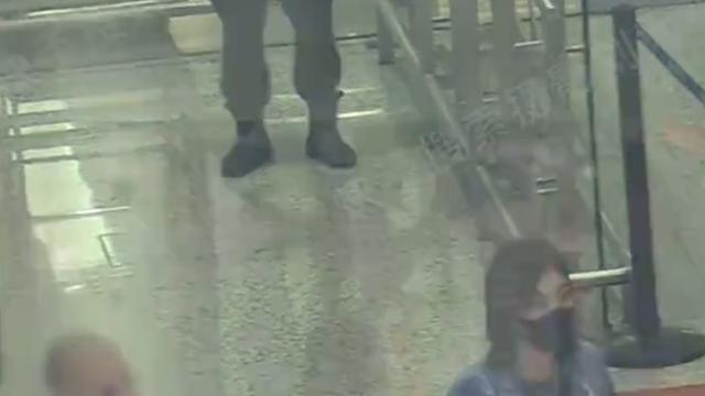 李彩桦|李彩桦获朋友接机，为其买各种美食，被赞贴心的暖男！