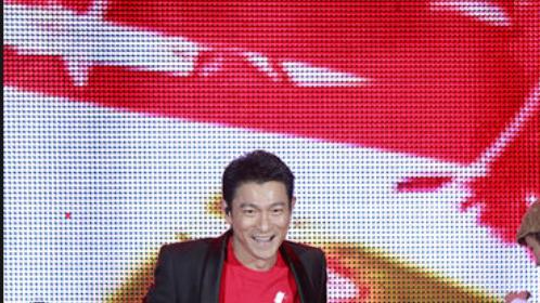 刘德华 刘德华10岁女儿正面照曝光，长相甜美清秀完全是朱丽倩翻版，与爸爸共用同款鹰钩鼻