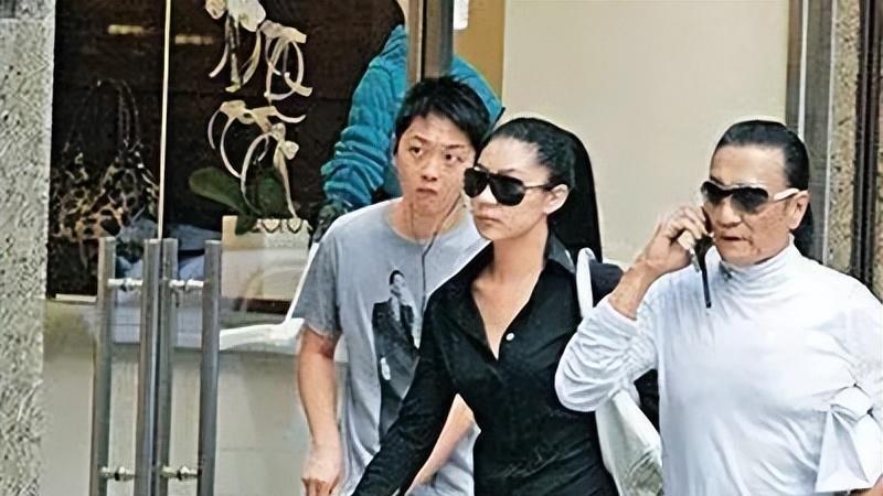 被谢贤养了12年，用青春换来2000万，如今36岁的CoCo怎么样了？