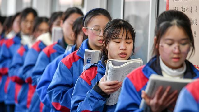 本科生|求职“两极分化”的6个专业，成绩平平的考生慎选，也跟家底有关