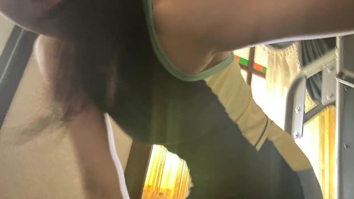 金靖|金靖晒健身照秀身材，直角肩腹肌超吸睛，被网友调侃是虾系女友