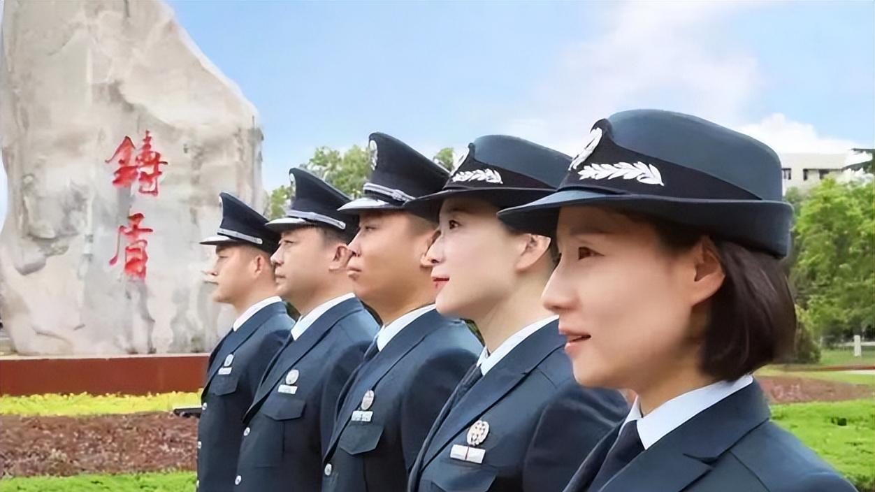 文职|军队文职正在招聘，工资8000起，可享六险二金，大专生有福了
