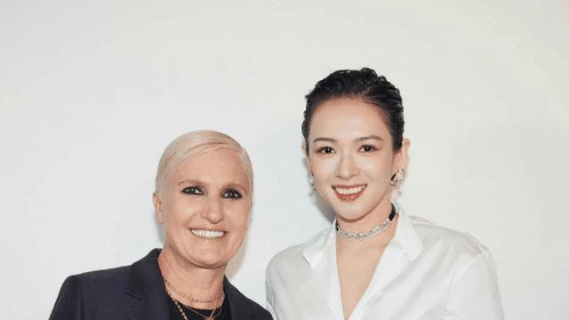 章子怡 章子怡迪奥走秀输韩国女子组合！穿皮裙靠气场赢回排面