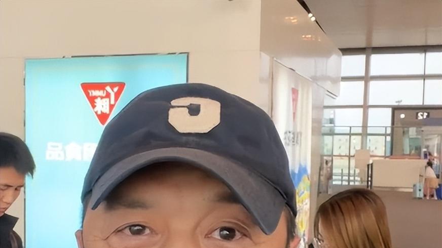 李亚鹏|李亚鹏：老婆心善，把次女不穿的旧衣物整理打包，捐给残疾儿童