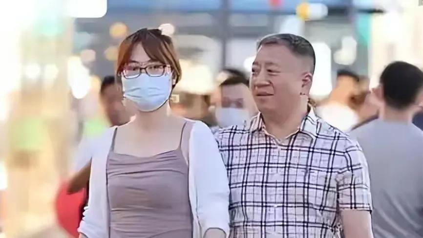 招聘|中铁三局董事长郝刚和年轻女子牵手、搂腰，中铁三局：图文虚假