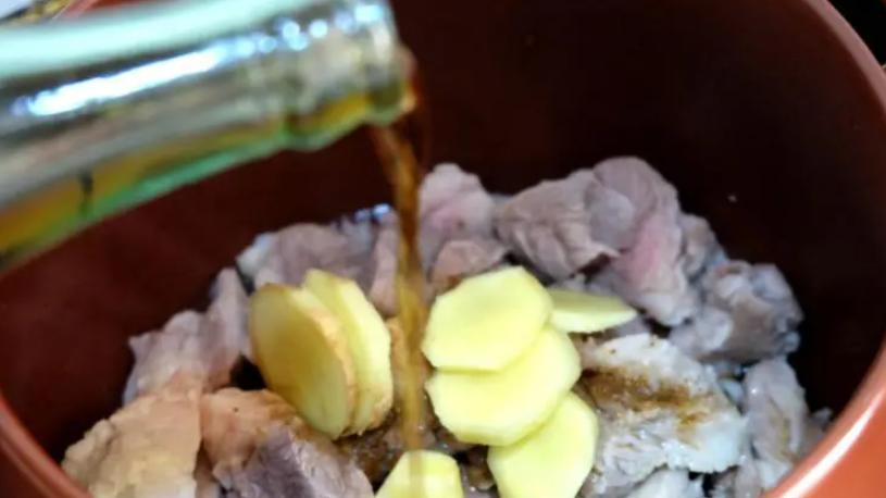 羊肉|它是膻味“克星”，1斤羊肉加5克，肉嫩不腥不膻，羊汤奶白又鲜美