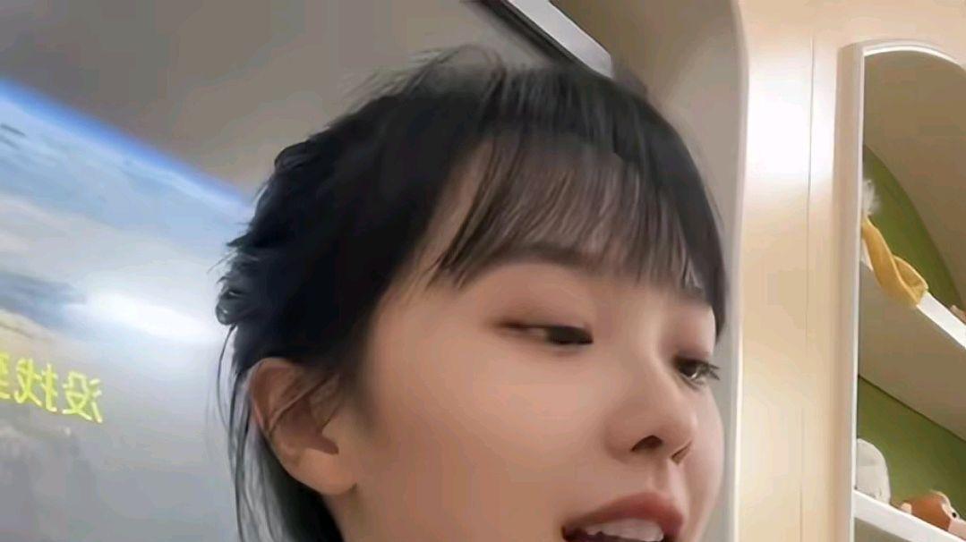 儿歌|黄老师再曝大瓜，出生于1983年，今年39岁，生活照也随之曝光