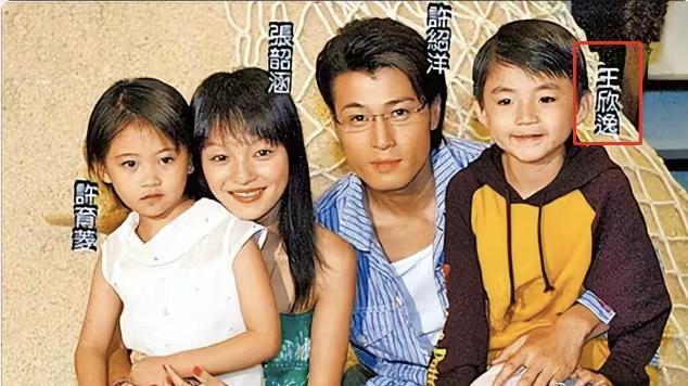 《海豚湾恋人》童星，被鸡毁了。