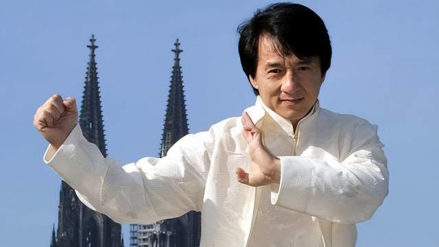 成龙|唐山事件，成龙等明星谴责，胡鑫宇事件名人三缄其口，原因复杂