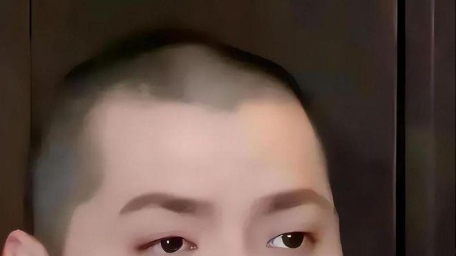 吴亦凡狱中当班长还发福，母亲曾找成龙求救，生父尝试引渡无果？