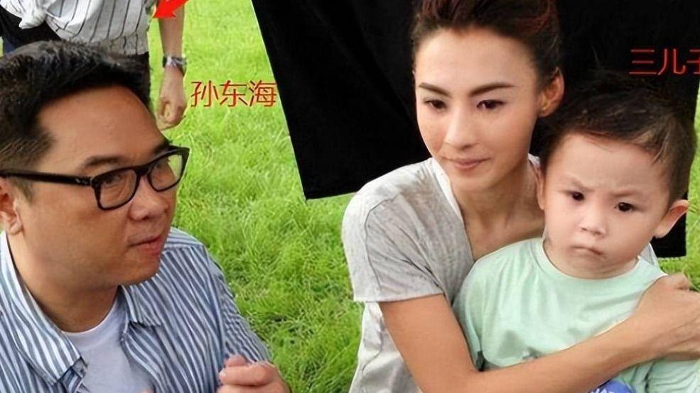 孙东海回应和张柏芝抢儿子！多次被拍帮女方带娃，好友为他砍鄢颇