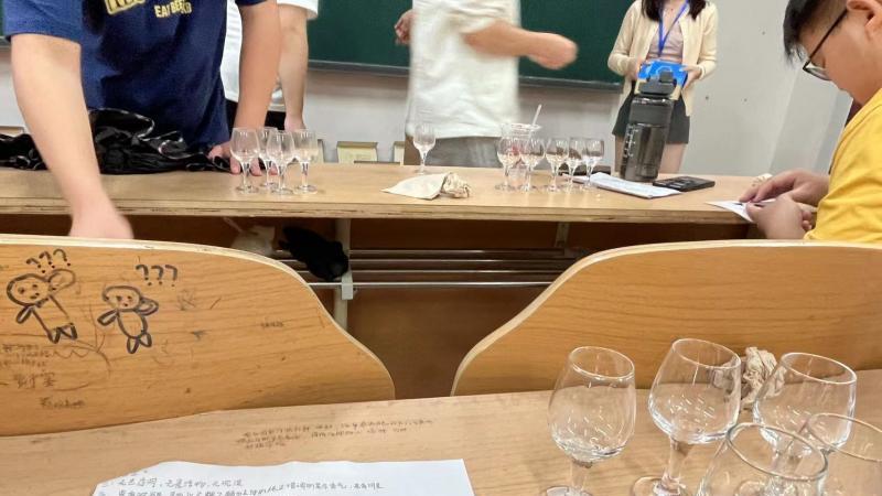 那些学茅台、小龙虾专业的大学生，最后都干了啥？