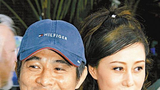 利智|李连杰61岁妻子近照曝光，依旧养眼！