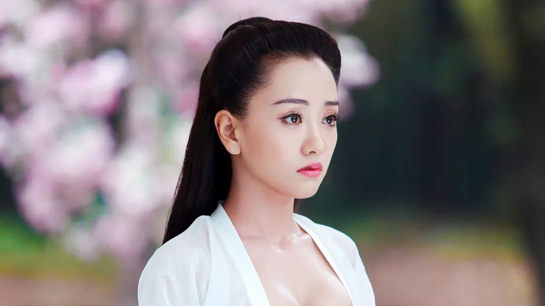 她是娱乐圈“最懒女星”，拍戏当兼职，颁奖懒得去，戏却接到手软