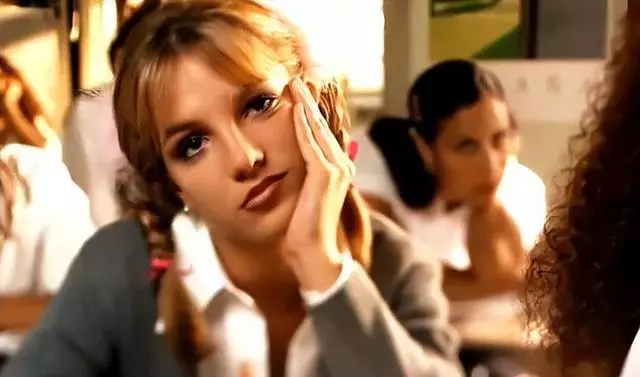 布兰妮·斯皮尔斯|被父亲折磨到变形的小甜甜布兰妮，13年里被强制避孕、全天监禁