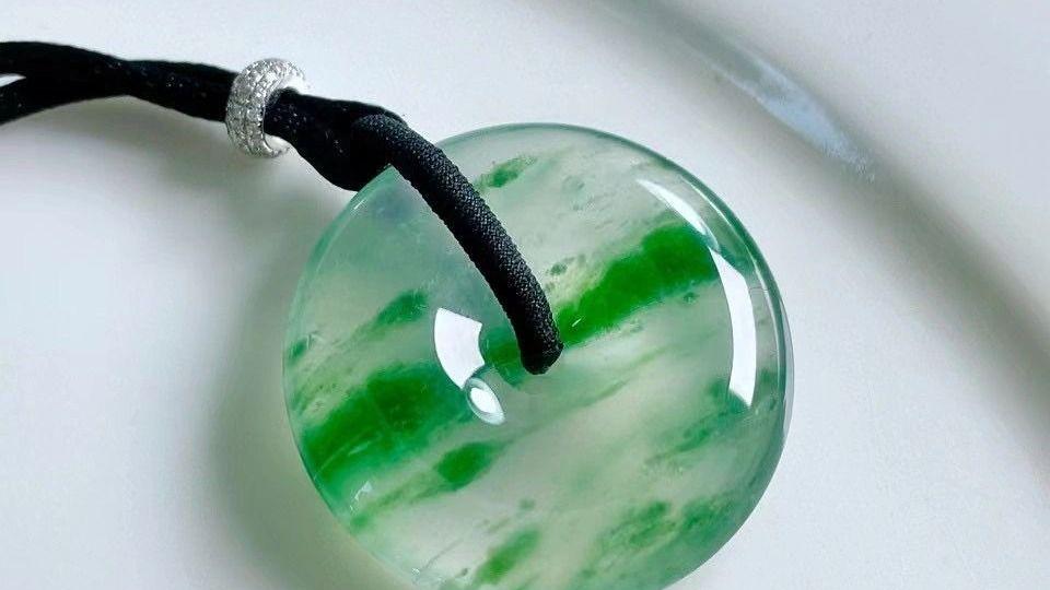 翡翠平安扣——独特祈福的艺术品