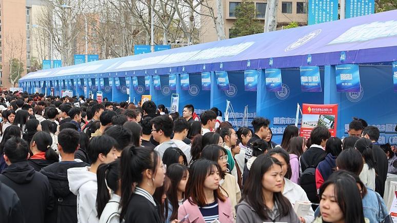 计算机专业|985、211大学校招会上，计算机专业只给2千元却有9项要求，真滑稽