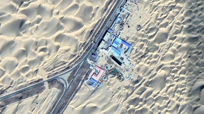 |唯一的沙漠中心城镇，周围全是无尽的黄沙，城镇中却应有尽有
