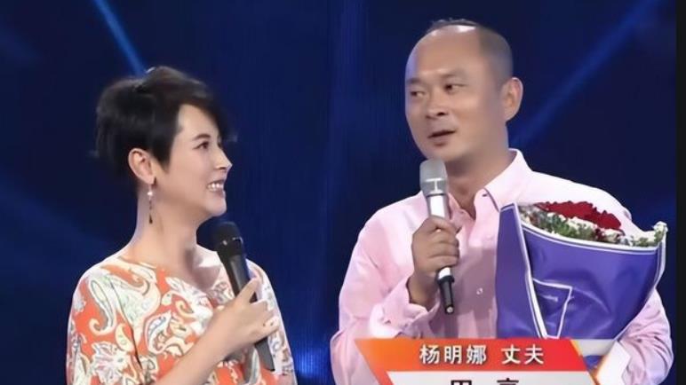杨明娜|最美师娘杨明娜和演员田亮离婚，独自陪儿子长大