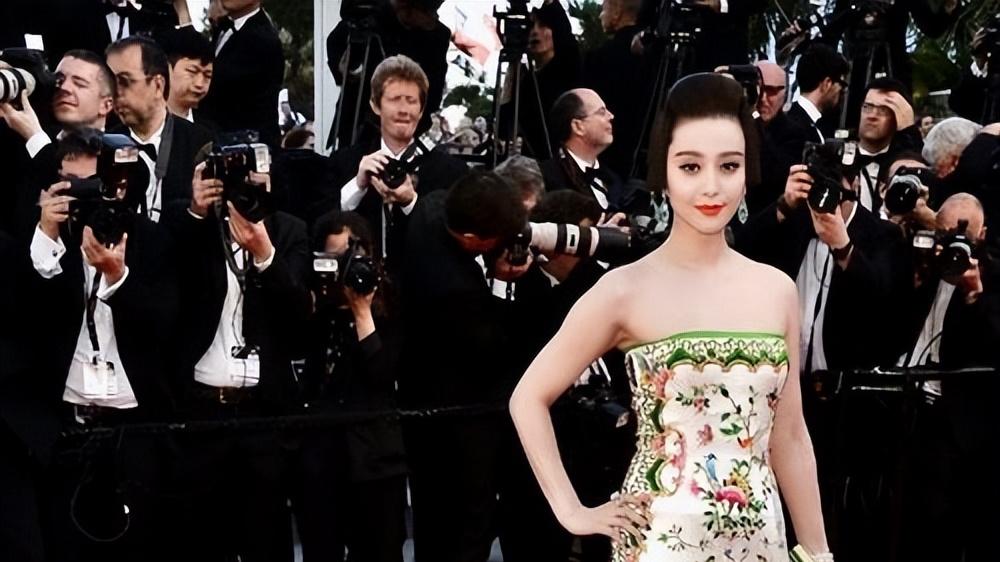 范冰冰|换了16套礼服，范冰冰这次戛纳红毯，引起了不少人的反感