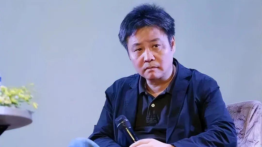 余华说：做人不能忘记四条：话不要说错，床不要睡错，门槛不要踏错，口袋不要摸错